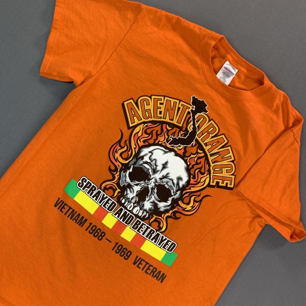 Agent‎ Orange Vietnam Shirt Mens Medium Orange Skull Graphic Tee Veteran Gildan